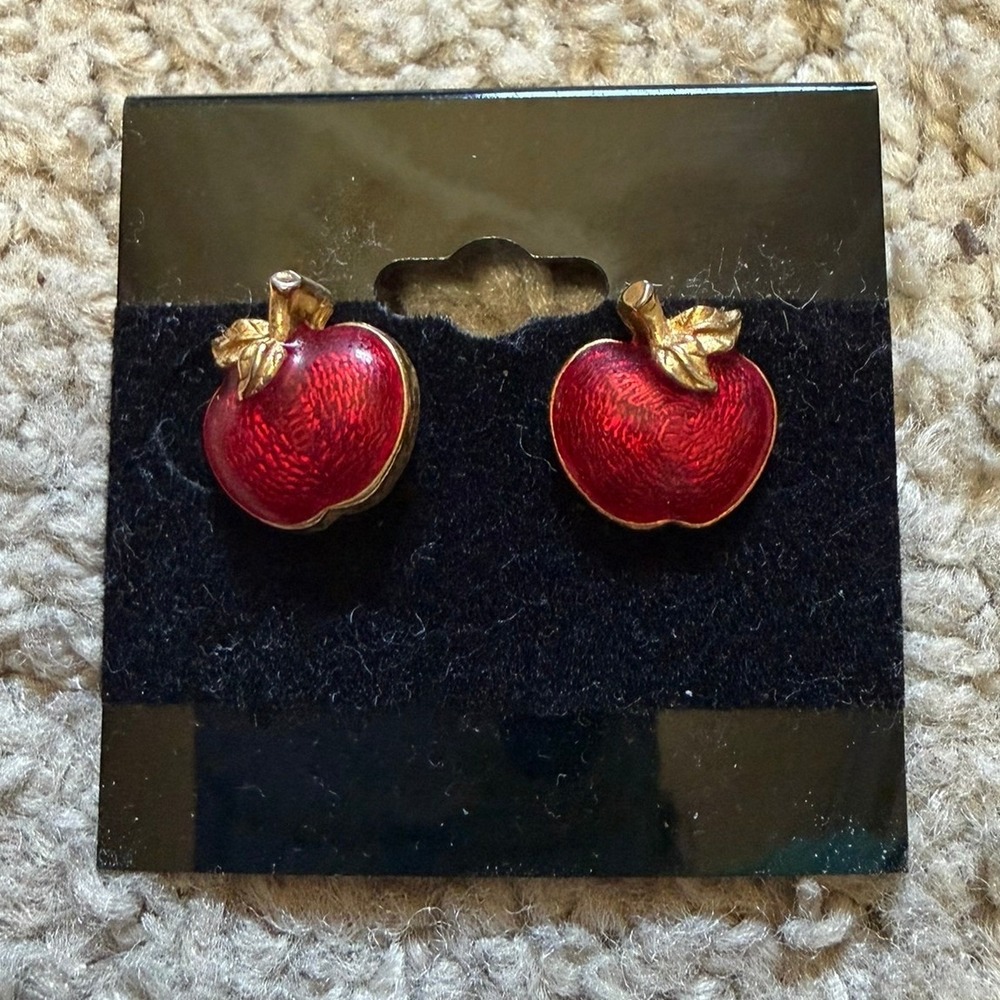 Vintage Avon Apple Stud Earrings Enamel Gold Tone - Picture 2 of 2